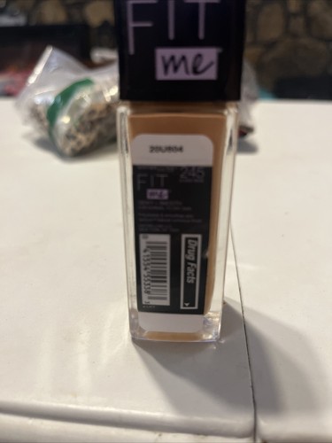Maybelline Fit Me Dewy & Smooth Liquid Foundation LSF 18 #245 klassisch beige - Bild 3 von 3