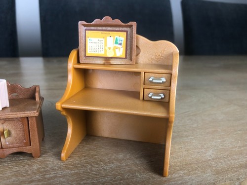 Sylvanian Families Vintage Bedroom Furniture Bundle Bedside Cabinet Chair - Picture 2 of 4