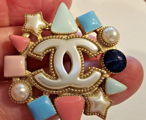 Chanel CC Geometric brooch Multi Shape Stones Faux Pearl, Pink, Blues, Gold tone - Picture 12 of 15
