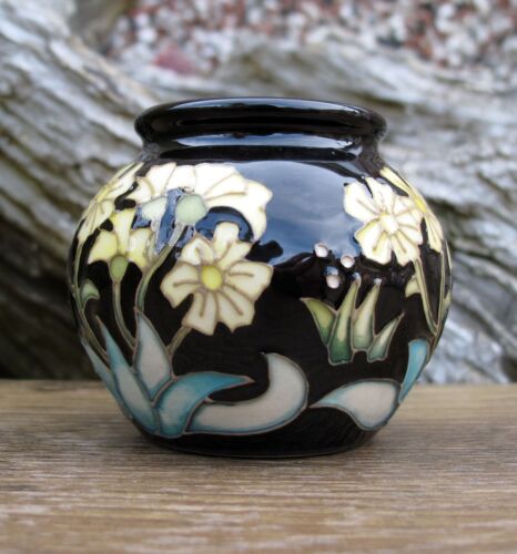 Moorcroft MILLIEFLEURS Miniature Vase Shape 55/2 Retail Price £270 Emma Bossons - Picture 17 of 21