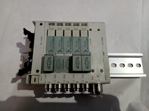CKD N4E0-T50 MANIFOLD W/ X2 N4E030 / X2 N4E020 / N4E040 VALVES (BR4C.4b8) - Imagen 3 de 3