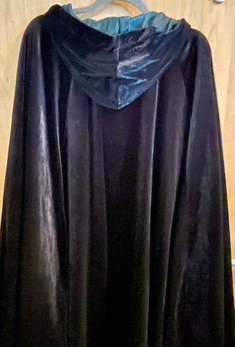 Disney/Hot Topic "Her Universe" Haunted Mansion Bat Chain velour cape, L/XL, NWT - Bild 2 von 4