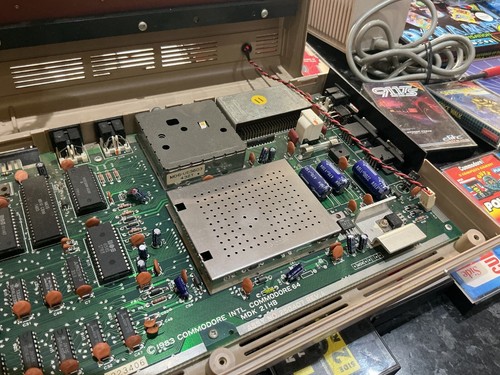 COMMODORE 64 C64 BREADBIN COMPUTER BOXED inc , JOYSTICK , TAPE DECK , GAMES - Afbeelding 12 van 21