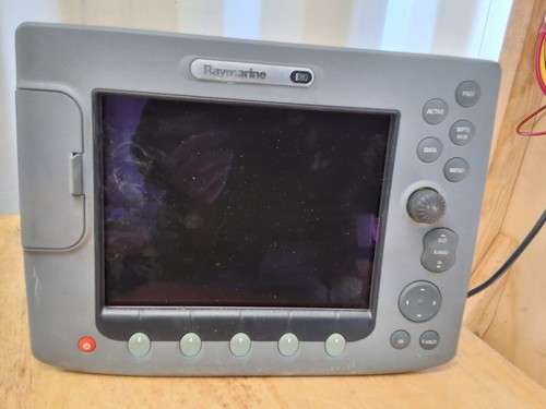 RAYMARINE E80 8.4"  Nav Display & Marine GPS/Chartplotter, W/FISHFINDER-TESTED - Picture 1 of 3