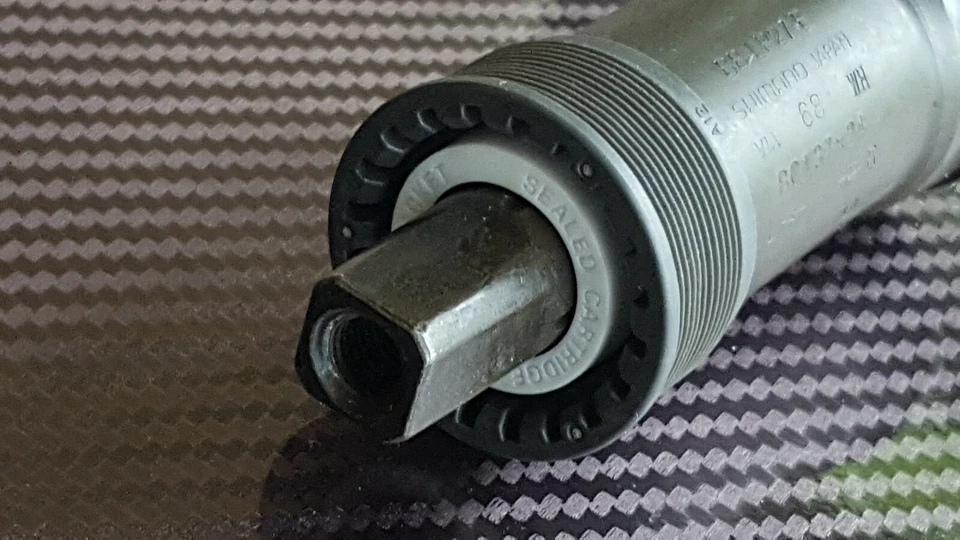 Shimano BB-LP27-E Bottom bracket (English) 68 x 110mm (Square) E Type  (NEW) - Image 3 of 4