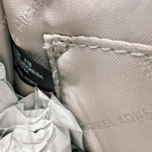 Michael Kors Viola Borsa a tracolla piccola in pelle - Foto 7 di 7