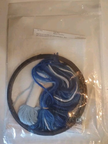 Bernat Stitchery Kit SO9259 Prunus Blossom Weeping Willow 7" Round 1978 New - Picture 2 of 2