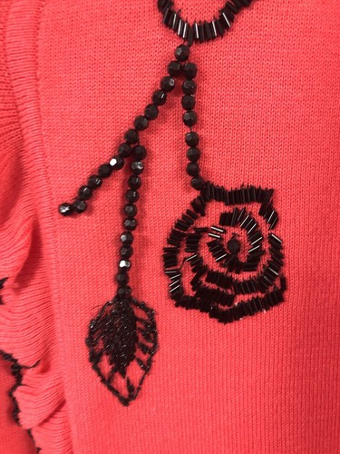 Storybook Strickpullover koralle rosa mittel Perlen verschlungen Rosen überbacken feminin - Bild 8 von 15