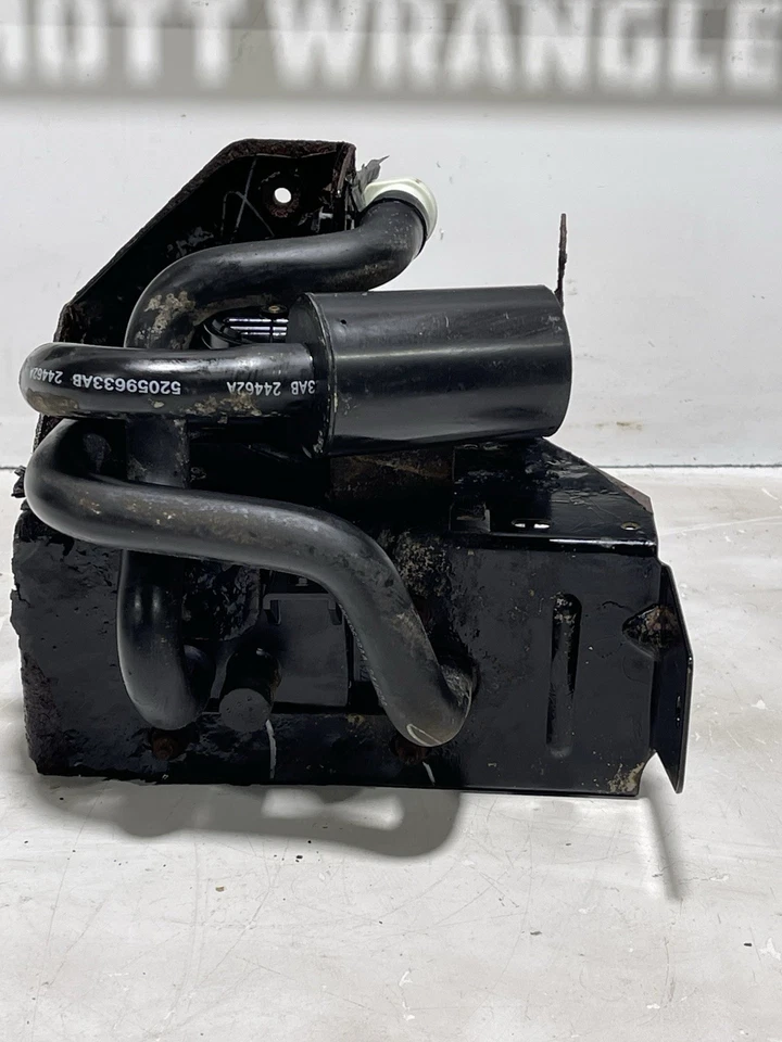 52059630AB 05-06 Soporte de bote de vapor y detector de fugas de vacío Jeep TJ Wrangler Foto 4 de 4