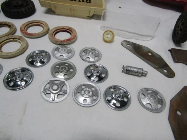 VINTAGE TONKA TRUCK PARTS: Wheels, Hubcaps, Trailor Part, Misc - Image 4 of 4