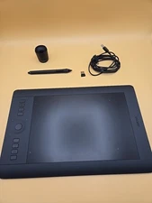 Intuos PTH-651/K Pro Wacom 6x9 Medium Tablet for Mac and PC - Scratched