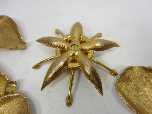 Mid Century Removeable Flower Petal Ashtray - Picture 7 of 11