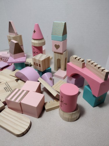 Juego de bloques de castillo FAO Schwarz 74 piezas bloques de construcción de madera maciza pastel y natural - Imagen 5 de 8