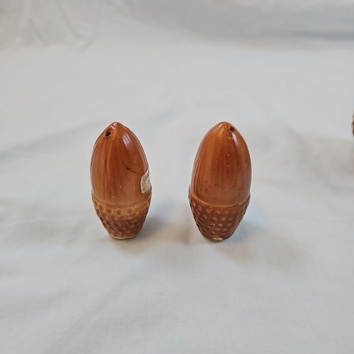 Squirrel Holding Acorn Ceramic Salt And Pepper Shakers Vintage - Bild 14 von 19