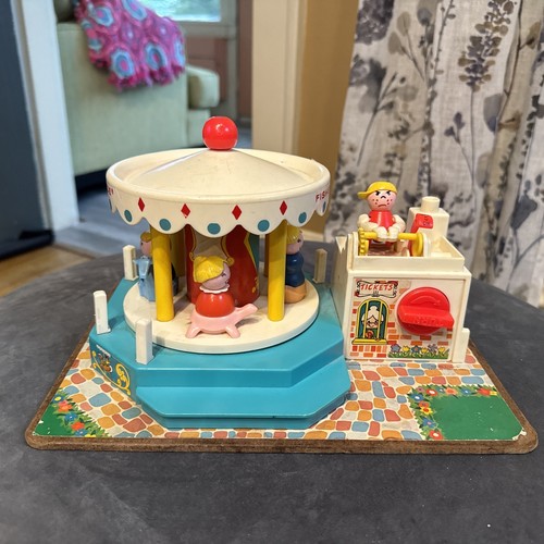 Vintage 1972 Fisher Price Merry Go Round ***Works **** Complete w/Figures