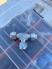 Swagelok Tube Union Tee 3/8 in. x 3/8 in. x 3/8 in. Tube OD  (SS-600-3)