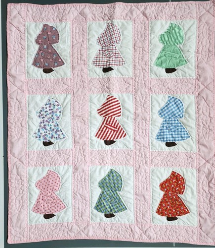 Vintage Baby Blanket Pink Crib Quilt Sunbonnet Sue Farmhouse Nursery Excellent!