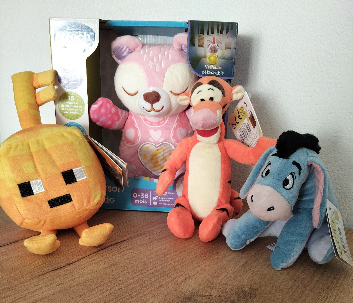 Lot 4 peluches V-tech Disney Minecraft doudou enfant collection d'occasion état neuf