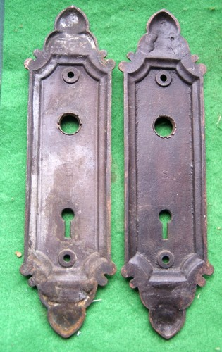 2 (two) ANTIQUE CAST IRON LOCK BACK PLATES vqs BRONZE FINISH - Picture 2 of 2