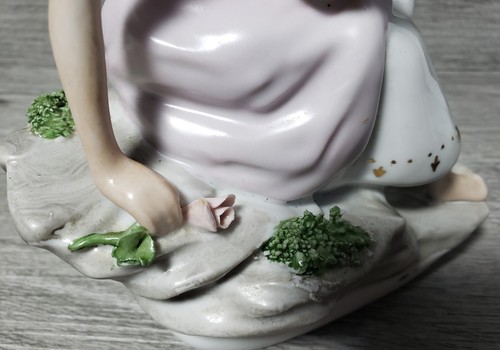Vintage Rumänien APULUM Lucru manuell, Figur sitzende Frau mit Rosenkorb - Bild 22 von 24