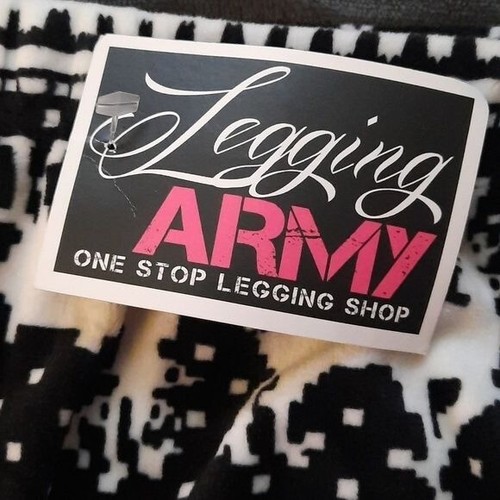 Legging Army NWT Fleece Black Snowflake Reindeer Print Leggings Plus Size 14-20 - Picture 4 of 7