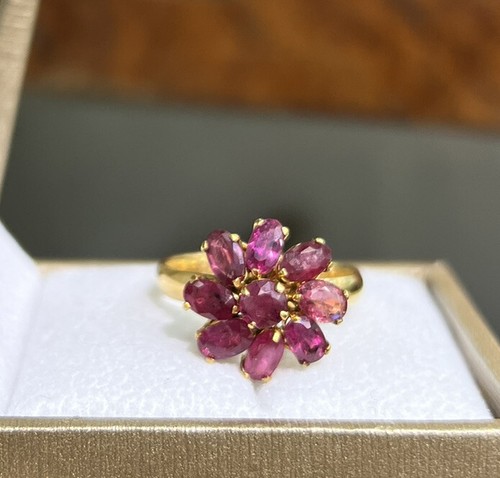 14 Karat massiv gelbgold Blume Cluster Ring, natürlicher Rubin. Gr. 7,25, 3,50 Gramm - Bild 3 von 7