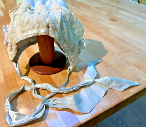 Vintage ANTIQUE VICTORIAN Blue SILK Newborn BABY BONNET w/ SATIN RIBBON & LACE - Picture 2 of 13