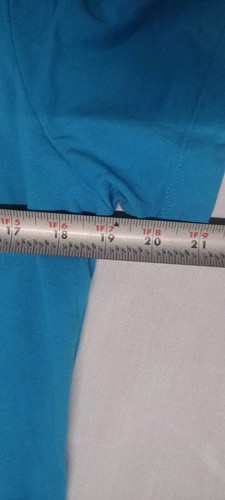 Under Armour Semi Fitted Heat Gear Damen Large Grafik V-Ausschnitt T-Shirt blau - Bild 5 von 9