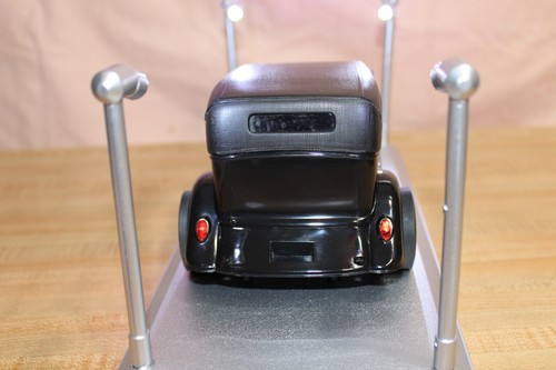 Revell Maßstab 1:16 Ford Phaeton Street Rod MASSGESCHNEIDERT mit ANZEIGETASCHE - Bild 7 von 11