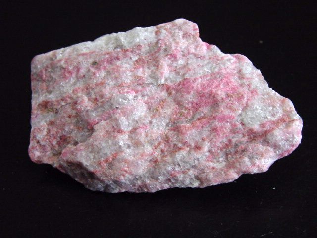 Thulit Stufe / Thulite specimen 61 mm - Leksvig Trondheim Norwegen (8952m) Thulit Stufe / Thulite specimen 61 mm - Leksvig Trondheim Norwegen (8952m)