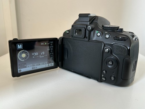 Nikon D5100 DSLR Kit – 18-55mm VR + Tamron 70-300mm - Bag - mecro (1:2) - Picture 11 of 19