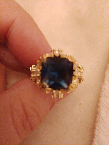 Beautiful Gold Plated Ring+Setting Of Clear Crystals And Piercing Navy Gem UK S