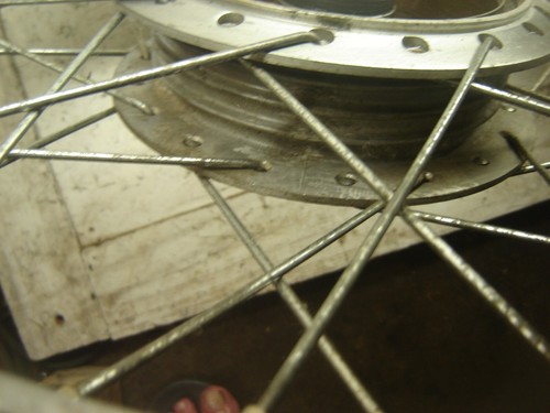 1967 SUZUKI B105P BEARCAT FRONT WHEEL - Picture 5 of 6