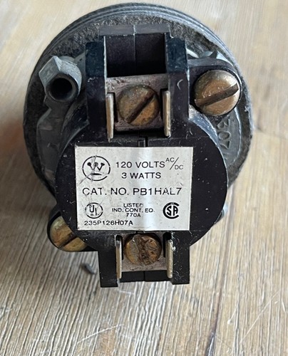 WESTINGHOUSE PB1HAL7 RED PILOT LIGHT 120V 3W - Picture 2 of 5