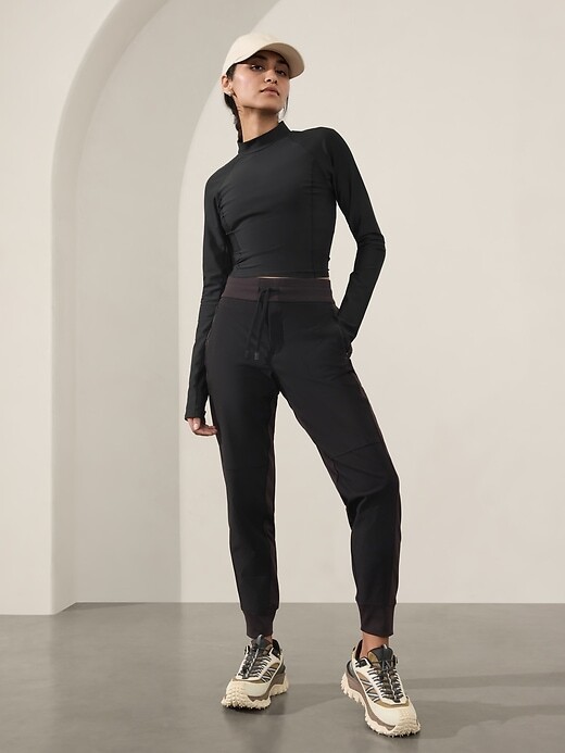 Athleta 10 Tall Headlands Hybrid Trek Mid Rise Jogger Pants