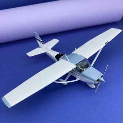 Cessna Skyhawk 172 1/72 スケールモデルキット Model Kit Cessna 172 Skyhawk Aircraft White with Green and