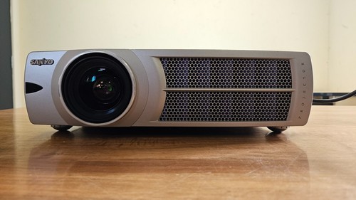 Sanyo PLC-SL15 Multimedia Projector 1500lm, DVI VGA S-Video Component YPbPr, VGC - Picture 5 of 13