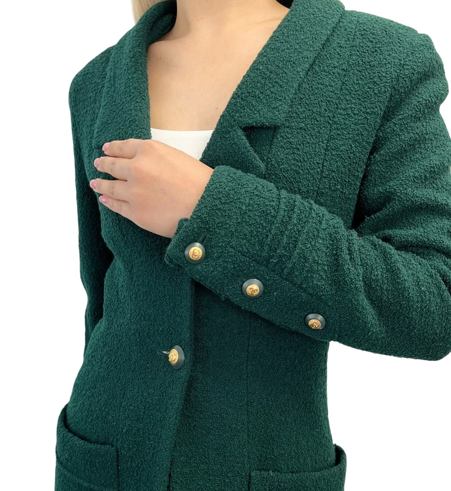 Chaqueta CHANEL Vintage Marca CC Logo Tweed Botón Bolsillo Verde Dorado Lana Foto 3 de 4