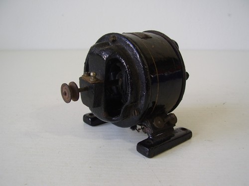 Antiker kleiner Motor Dynamo 2 - 4Volt vor 1945 - Bild 2 von 5