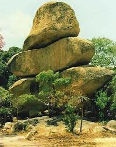Zimbabwe P105a, $50, balancing rock / tomb 2020, UNC hybrid substrate - Picture 2 of 4