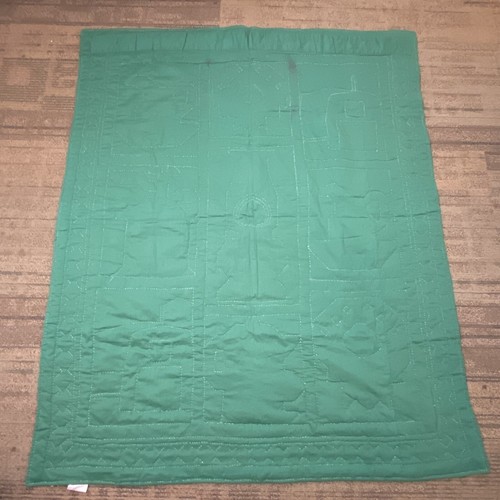 "Manta acolchada a mano verde navideña American Pacific 58"" X 48""" - Imagen 2 de 12