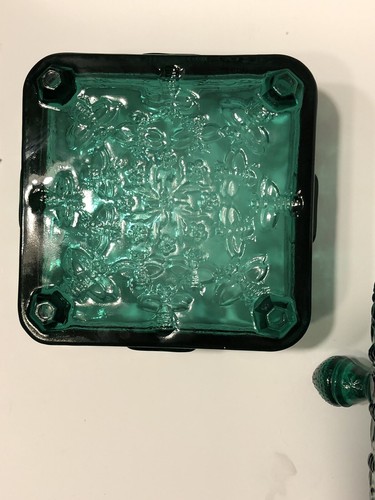Tiara de vidrio Indiana de colección miel abeja y colmenas plato con patas verdes transparentes con tapa usado en excelente estado - Imagen 12 de 15