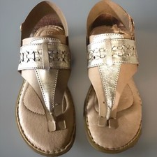 Born Women  s sz 6 Tilde Thong Sandal New Light Gold Metallic Comfort Insole 75 