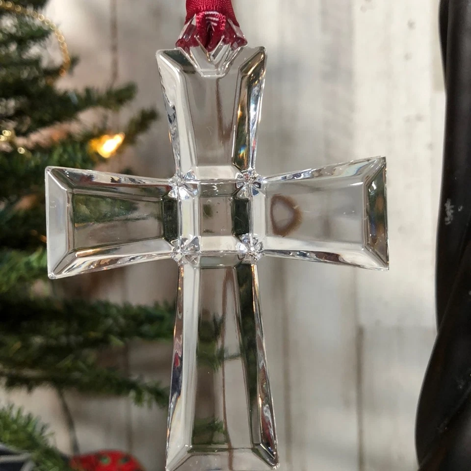Adorno Cruz Cristal Mikasa en Caja Foto 3 de 4