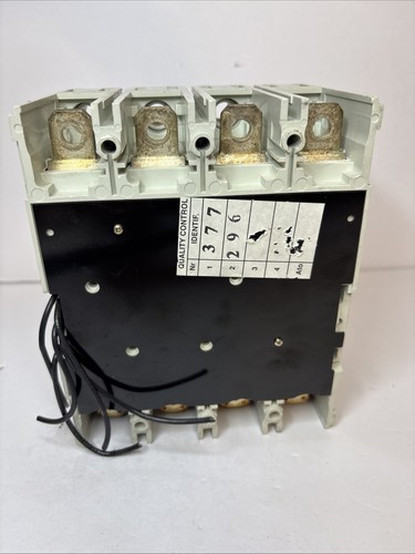 Interruptor de 4 polos ABB SACE S3N 150A con interruptor neutro y auxiliar | 600V MCCB tipo S3N - Imagen 3 de 11
