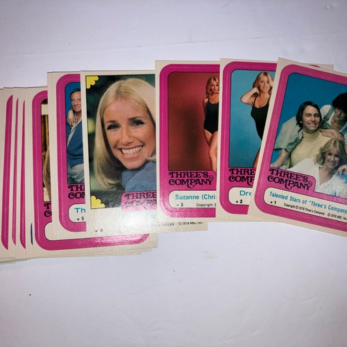 Juego de pegatinas de 44 tarjetas Topps Three's Company 1978 para programa de televisión como nuevo Suzanne Somers - Imagen 2 de 5