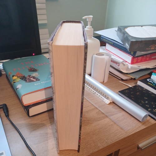 The Ministry of Utmost Happiness: Longlisted for the Man Booker Prize 2017 by... - 第 4/5 張圖片