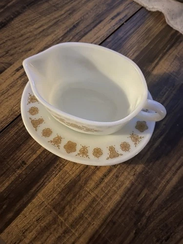 Vintage Pyrex Gravy Boat And Under Plate