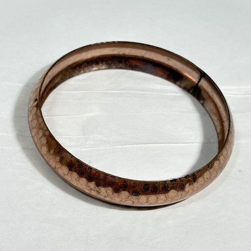 Vintage Hammered Copper Tone Bangle Bracelet 5/8" Wide Rounded - Picture 3 of 8
