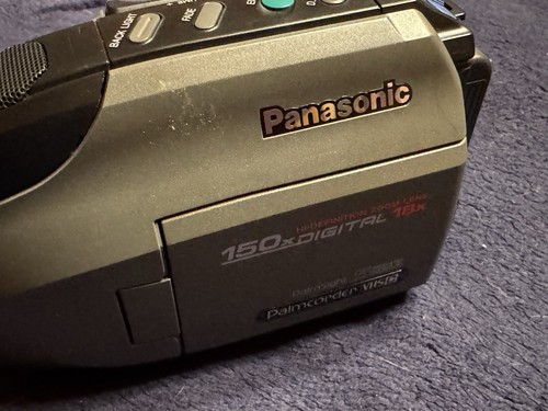 PANASONIC PALMCORDER PALMSIGHT PV-L580D UNTESTED NO CHARGER SEE PHOTOS - Picture 2 of 8